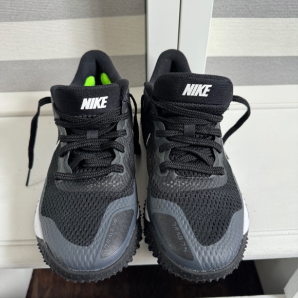 Nike Huarache Turf Shoes - Picture 2 of 7